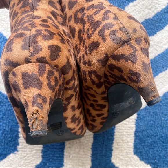🐆 WILD DIVA LEOPARD PRINT BLACK TAN ANKLE BOOTIES! - Picture 11 of 12